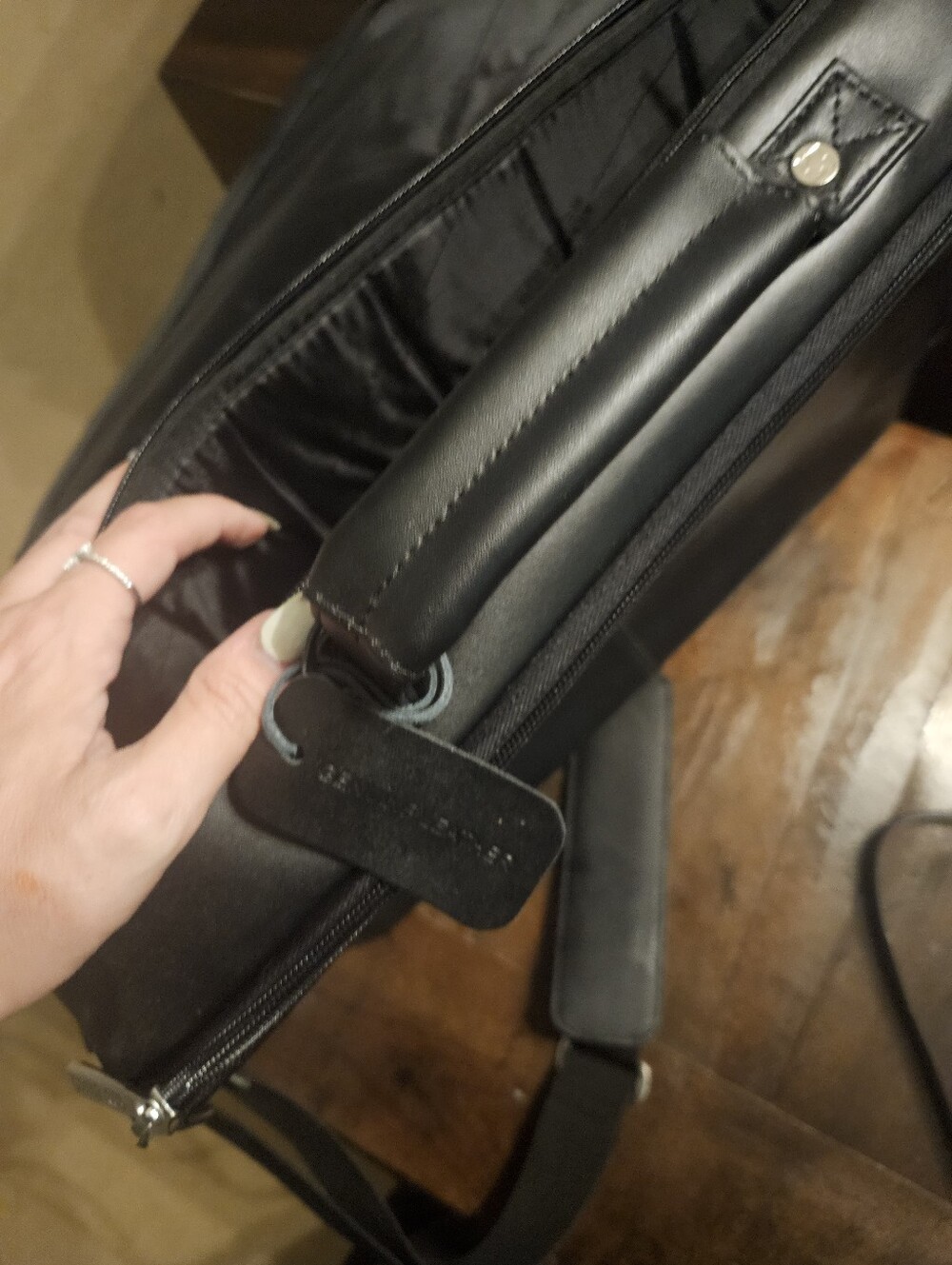 Kenneth Cole Reaction Leather Flapover 16.0" Computer Business Crossbody - Picture 6 of 8